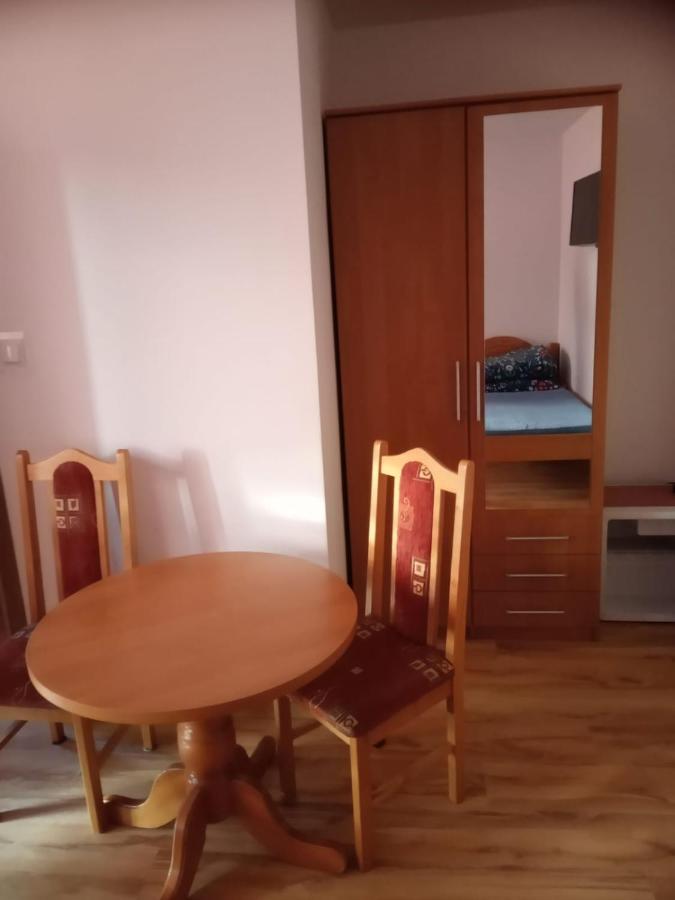 Pokoje Goscinne Tomasz Międzywodzie Exterior foto
