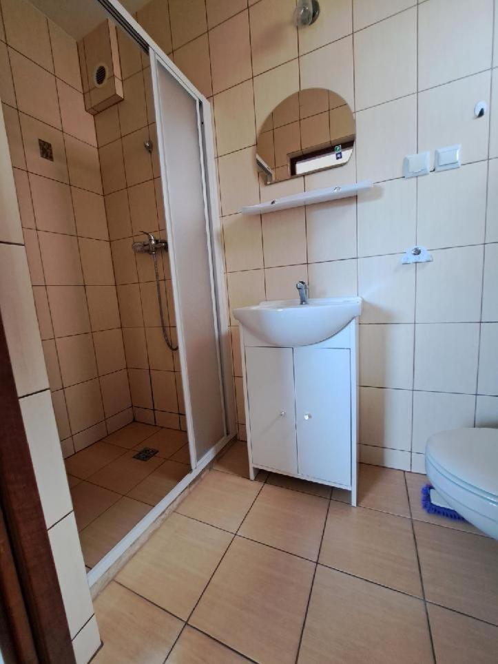 Pokoje Goscinne Tomasz Międzywodzie Exterior foto